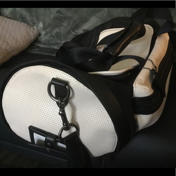 Perforated Coach Duffel-bag/gym bag - Picture 3 of 8